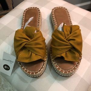 Lila Knotted Espadrille Slide Sandals. Size 8.5